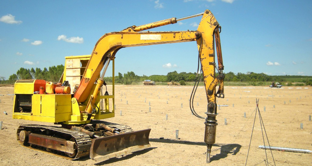 screw-pile-driving-machine-photovoltaic-solar-farm-picture-id617869500.jpg screw-pile-driving-machine-photovoltaic-solar-farm-picture-id617869500.jpg